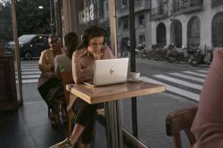 HP EliteBook 6 G1a Notebook AI B?rbar