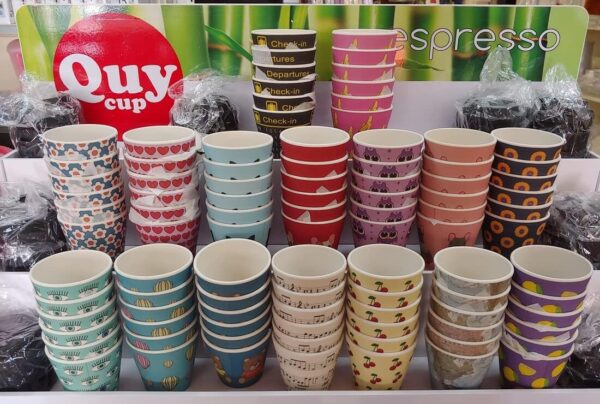 Quy cup Espresso – 100% Design Italiano Realizzata in R-pet (Recycled Pet) per uso alimentare Tazzina da 90 ml (coperchio non incluso) /0% di bisfenolo-A e melamina (SNOOPY, RED)