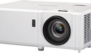 Ricoh PJ WUL5860. Projektorhelligkeit: 4000 ANSI Lumen, Projektionstechnologie: DLP, native Auflösung des Projektors: WUXGA (1920x1200). Typ der Lichtquelle: Laser, Lebensdauer der Lichtquelle: 20000 h. Fokus: Manuell, Brennweitenbereich: 12.815 - 16.74 mm, Blendenbereich (F-F): 1,94 - 2,23. Serielle Schnittstelle: RS-232C, HDMI-Version: 1.4/2.0. Ethernet LAN Datentransferraten: 10,100 Mbit/s (432482)